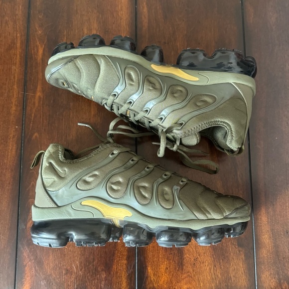 Nike Air VaporMax Plus Sneakers Menโs Moss Green 10 - Picture 8 of 11
